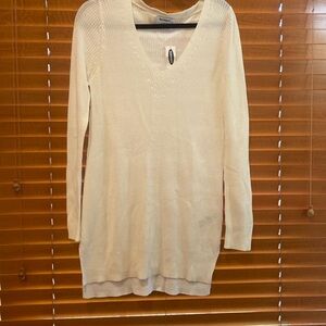 V-neck Cream long sweater - great with leggings size M (b)
